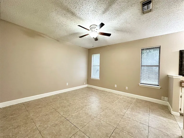 1611 Onion Creek Village Dr #A — Photo 14