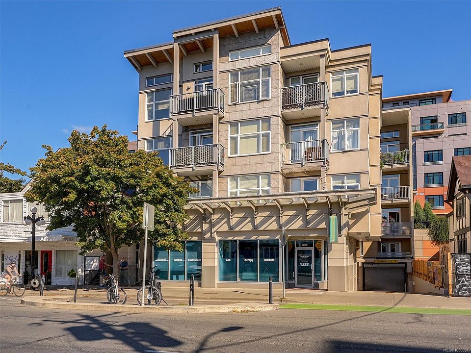 1st image of 1022 Fort St #203
