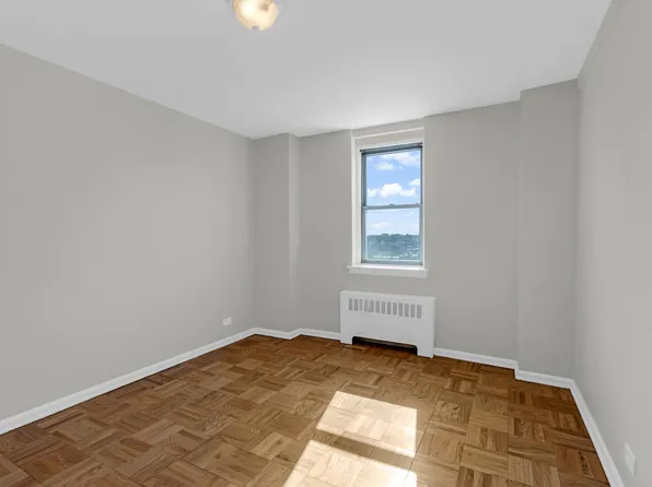 60 Knolls Crescent image 8 of 22