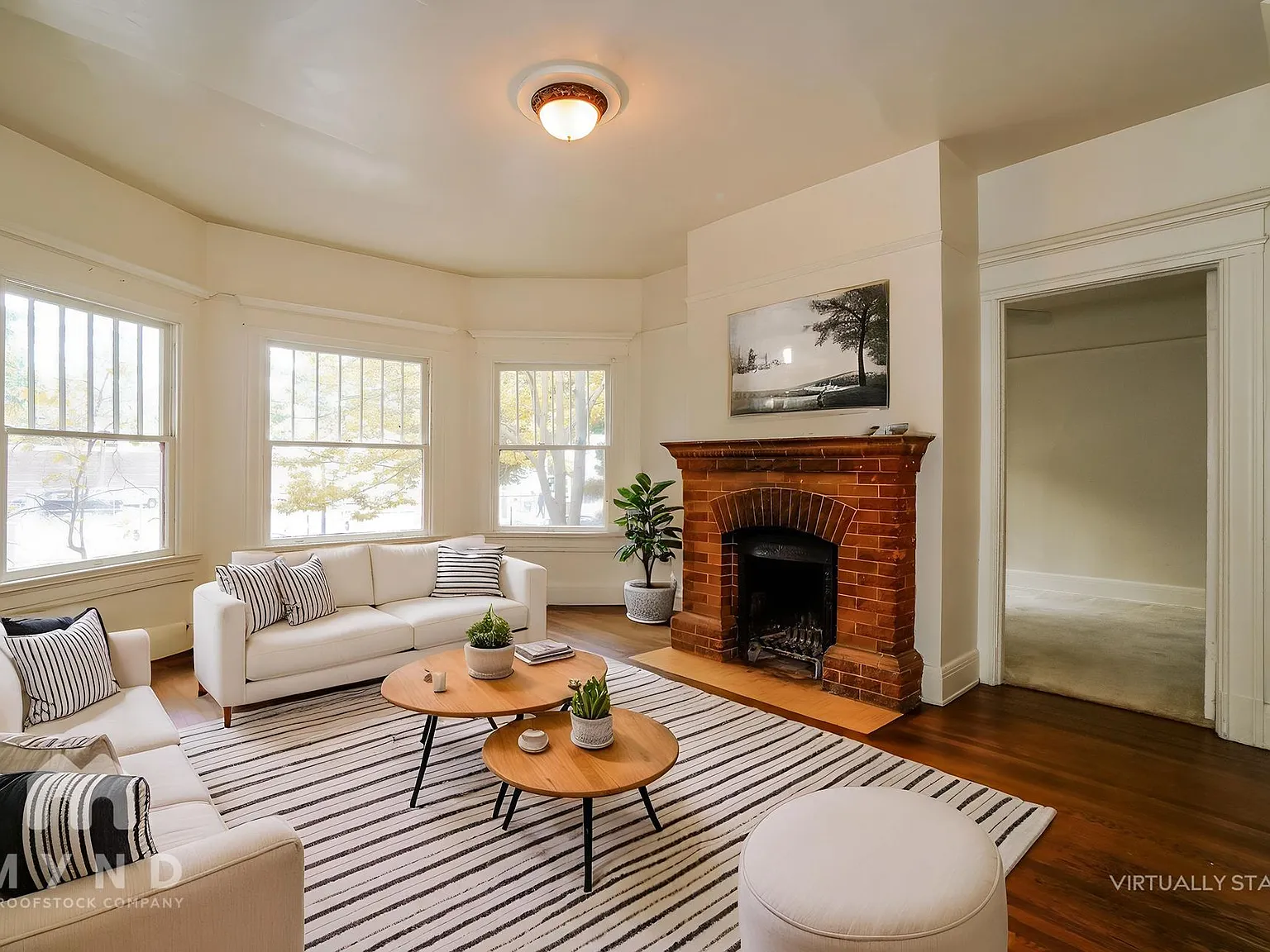 2 bed, 1.0 bath, 819 sqft, $2,005 — Photo 2