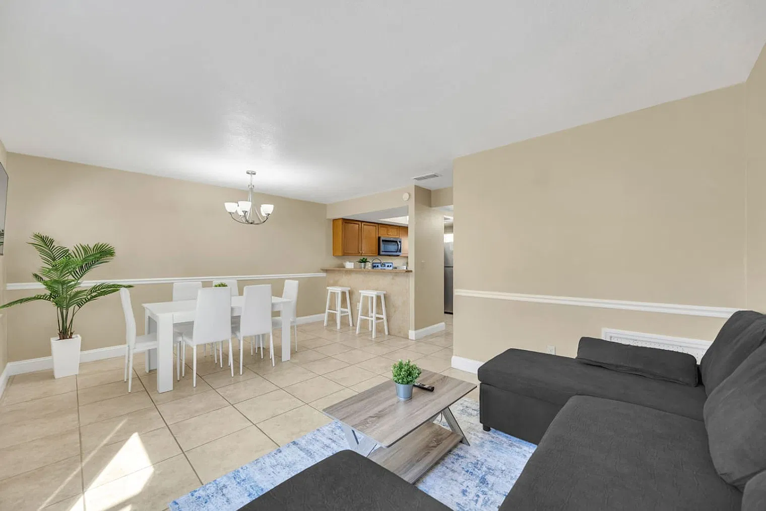 2 bed, 2.0 bath, 1194 sqft, $4,216 — Photo 4
