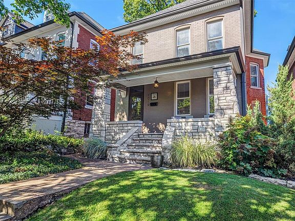 3rd image of 1019 Grandview Pl
