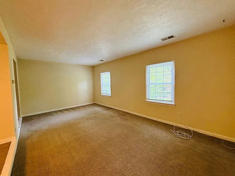 100 Yorkshire Ct — Photo 8