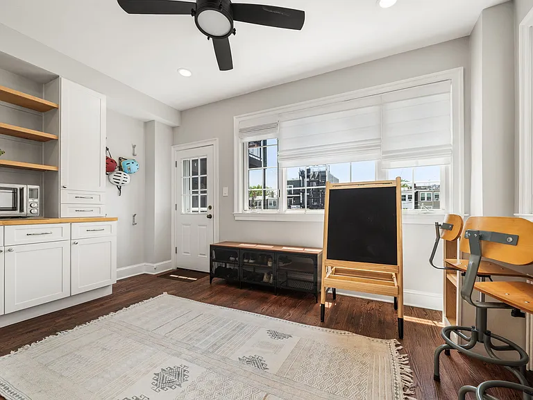 641 Girard St NE — Photo 16