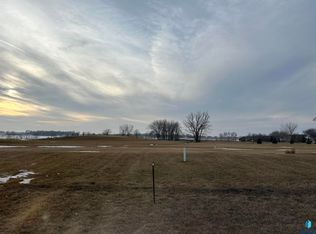 185 Lake Ridge Dr, Wentworth, SD 57075