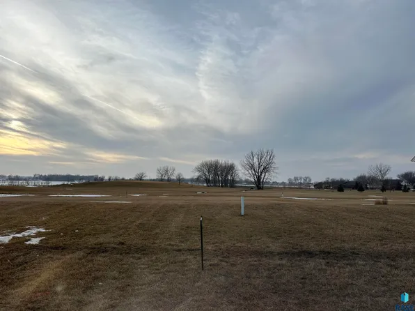 185 Lake Ridge Dr, Wentworth, SD 57075