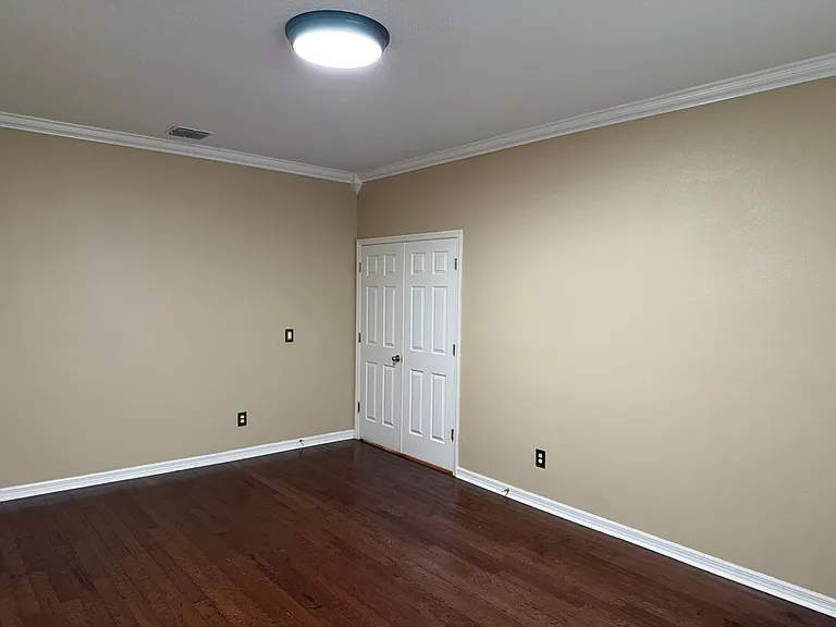 2478 Linkwood Ave — Photo 10