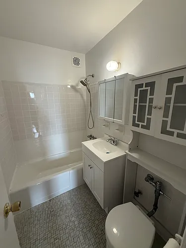 695 Yonkers Ave #1A Photo 1