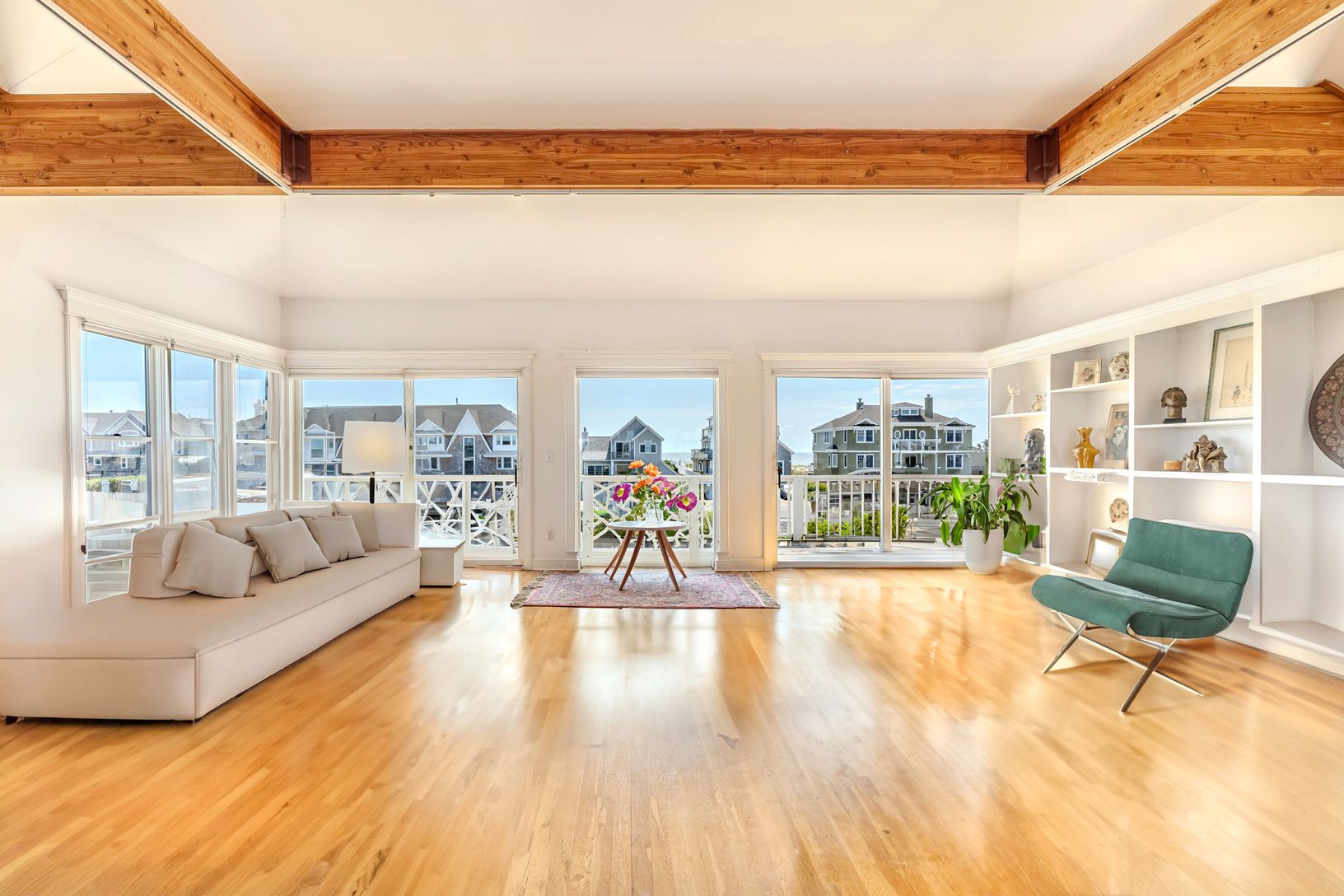  Soaring Ceilings, Hardwood Floors