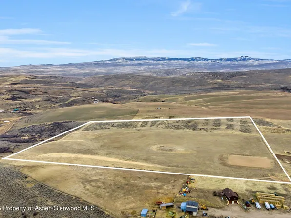 42250 Lookout Ln, Hayden, CO 81639
