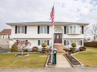 24 Napoleon St, Fall River, MA 02721