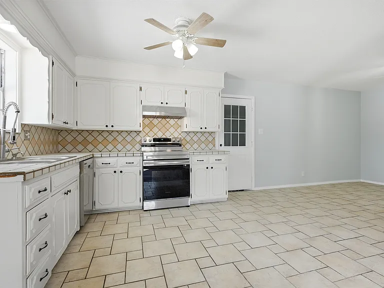 2611 Easy St — Photo 22