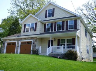 2 New St, Willow Grove, PA 19090