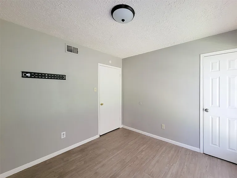 13611 Ravensway Dr #B — Photo 27