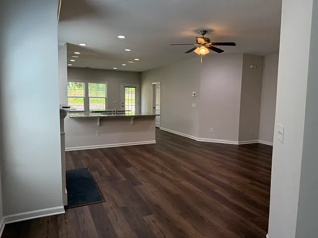 3 bed, 1610 sqft, $1,825 — Photo 2