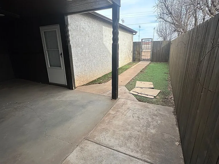 1411 Hickory St — Photo 19