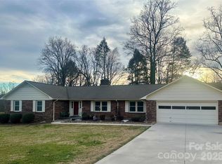 497 Clear Creek Rd, Marion, NC 28752