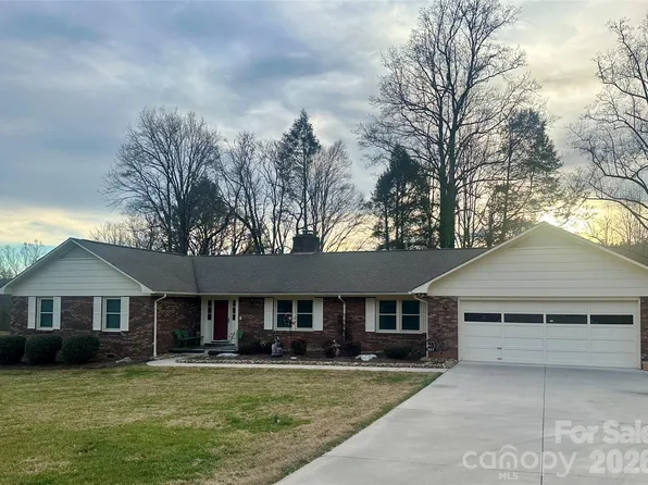 497 Clear Creek Rd, Marion, NC 28752