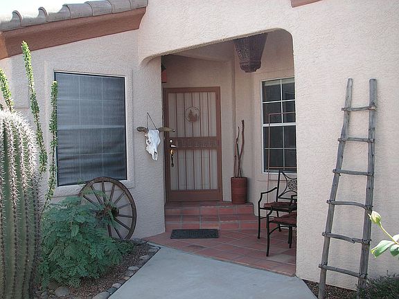 Front covered sitting area 