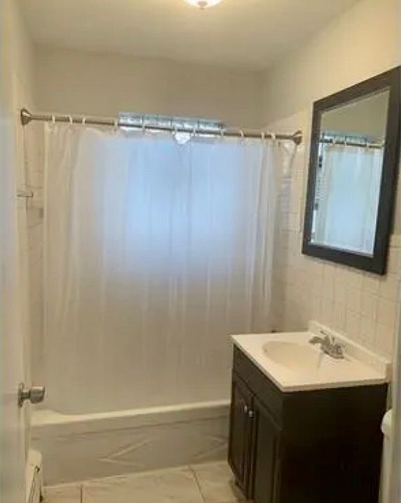 1st image of 7421 S Yates Blvd APT 2W