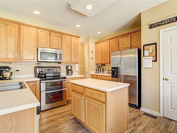 4th image of 923 Newsome Ct
