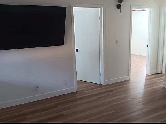 4th image of 604 Venice Way APT 2