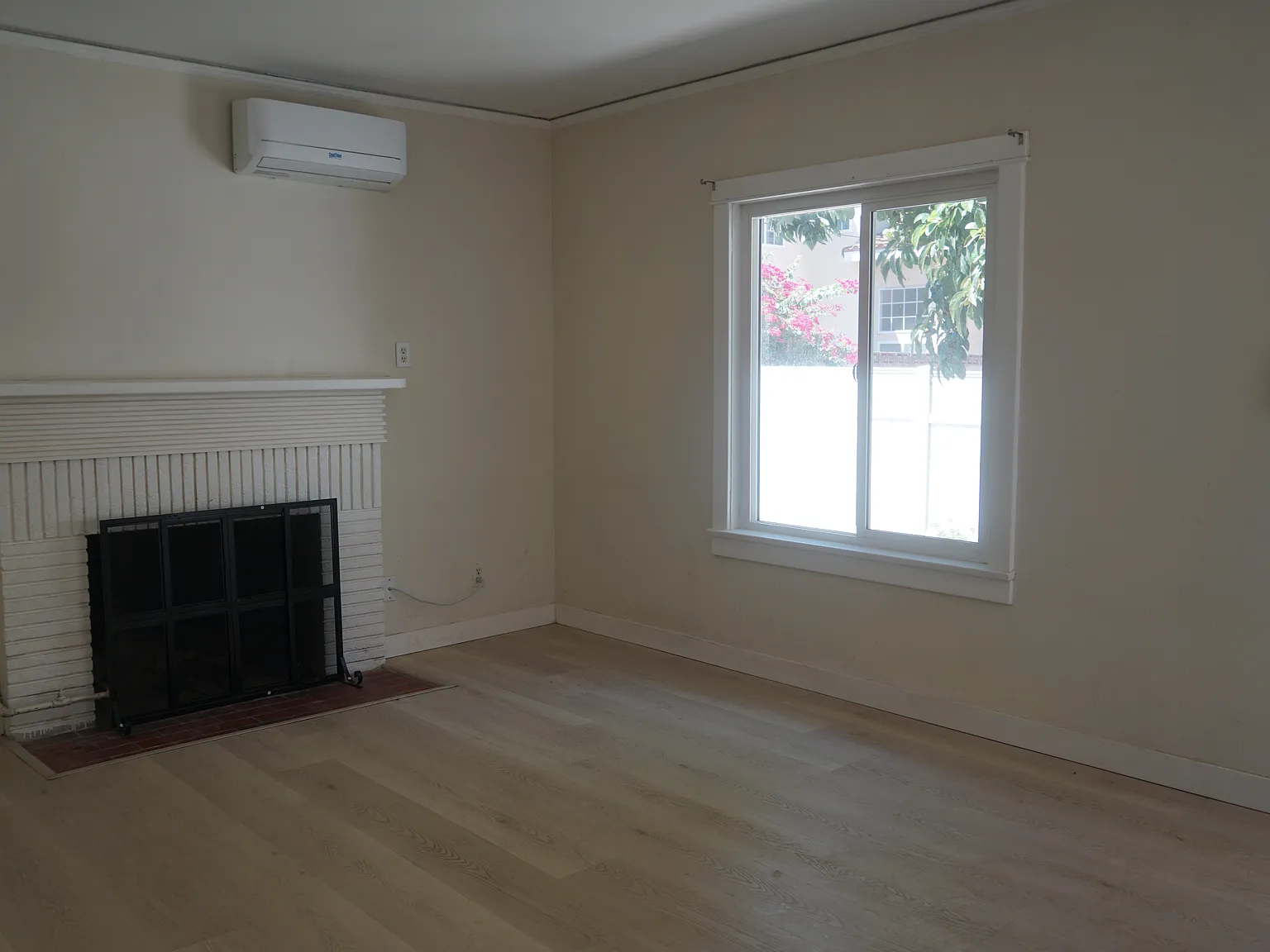 2 bed, 1.5 bath, 900 sqft, $2,900 — Photo 3