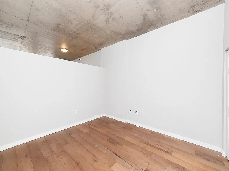 235 W Van Buren St #2217 — Photo 6