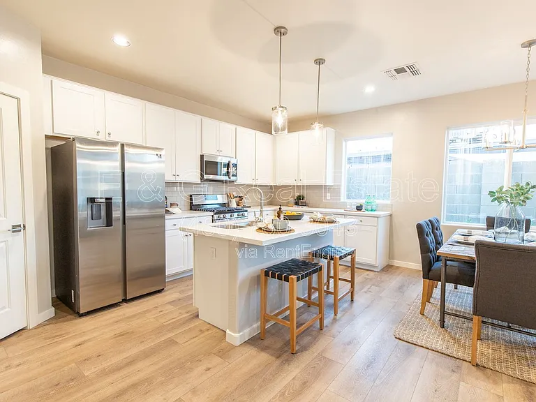 3705 E Flower St — Photo 10