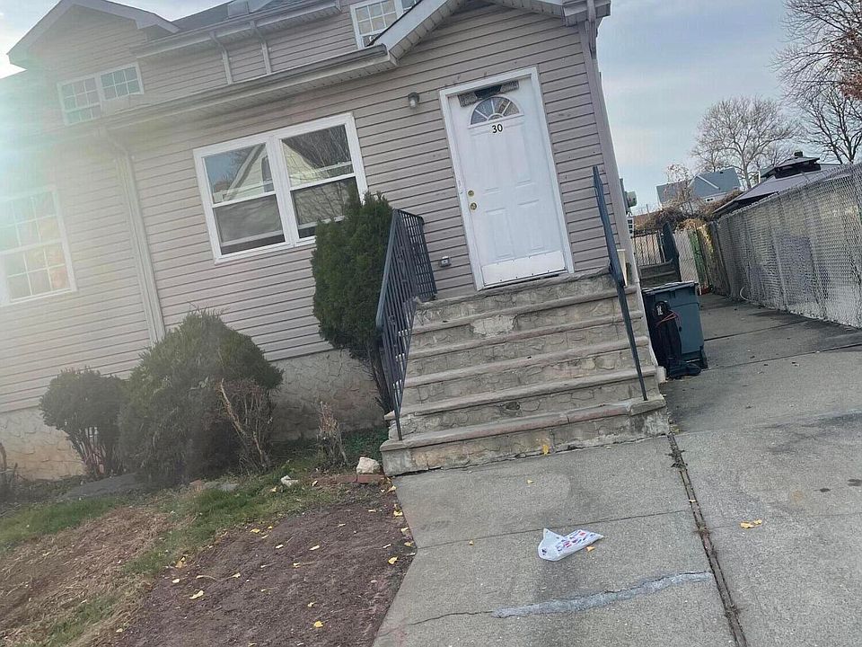 2nd image of 30 Barker St