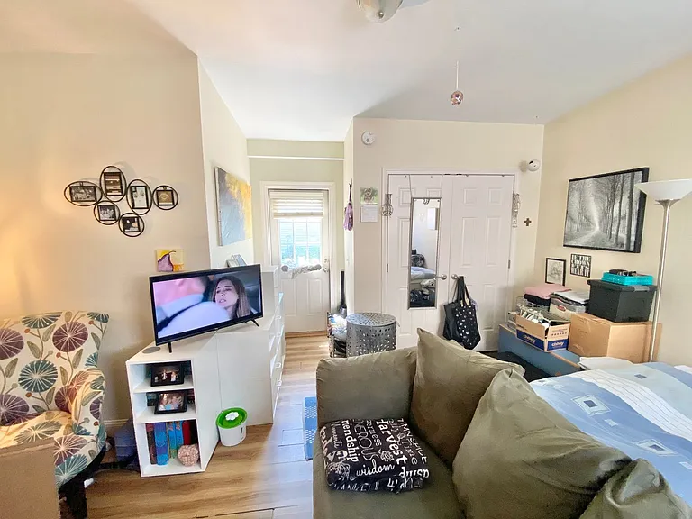 143 N Winooski Ave — Photo 3