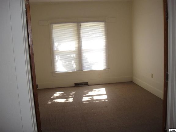 5th image of 104 S Madore St