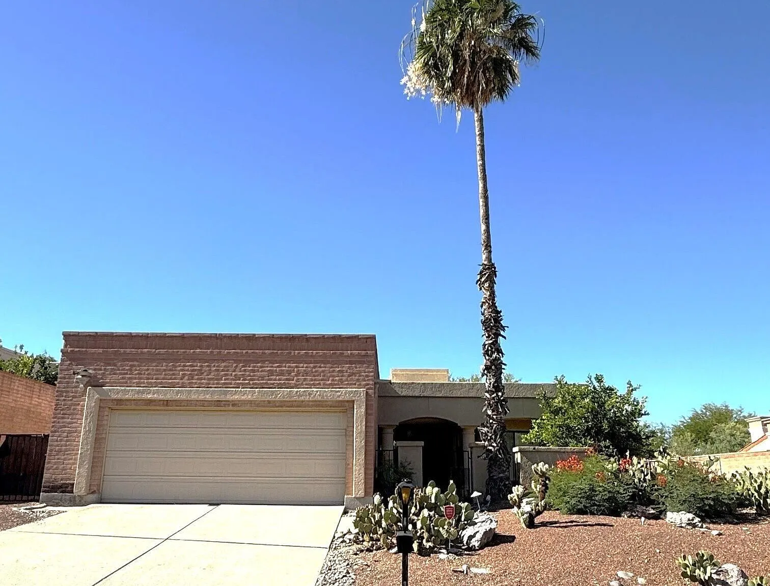 3 bed, 2.0 bath, 2223 sqft, $3,200 — Photo 1