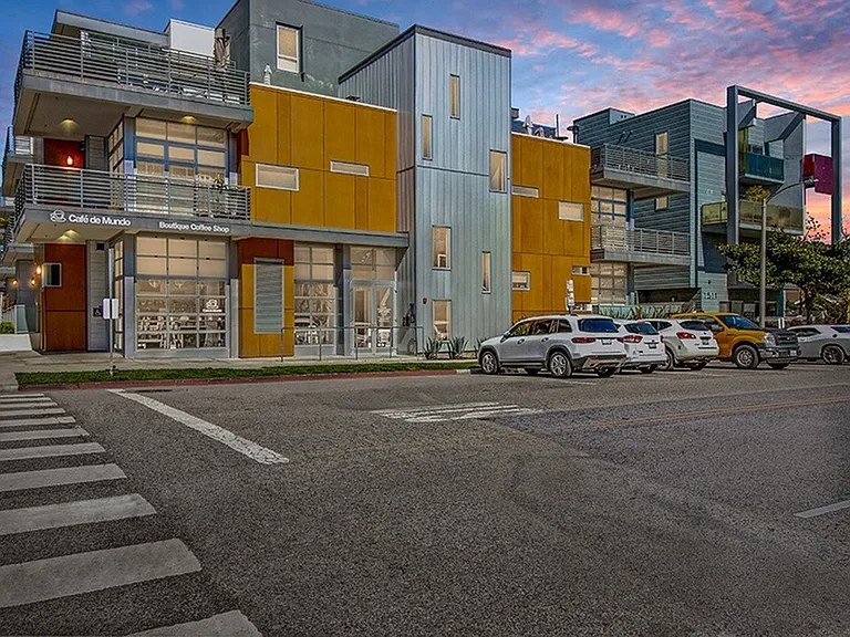 Discover luxurious living at Bixby Apartments in the heart of Santa Monica