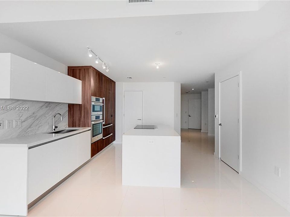 1st image of 851 NE 1st Ave #1200