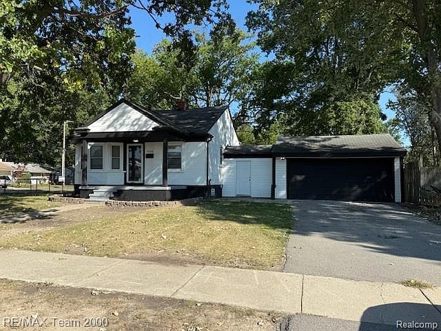 1st image of 15840 Catalpa Dr