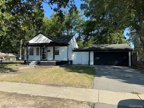 15840 Catalpa Dr, Southfield, MI 48076