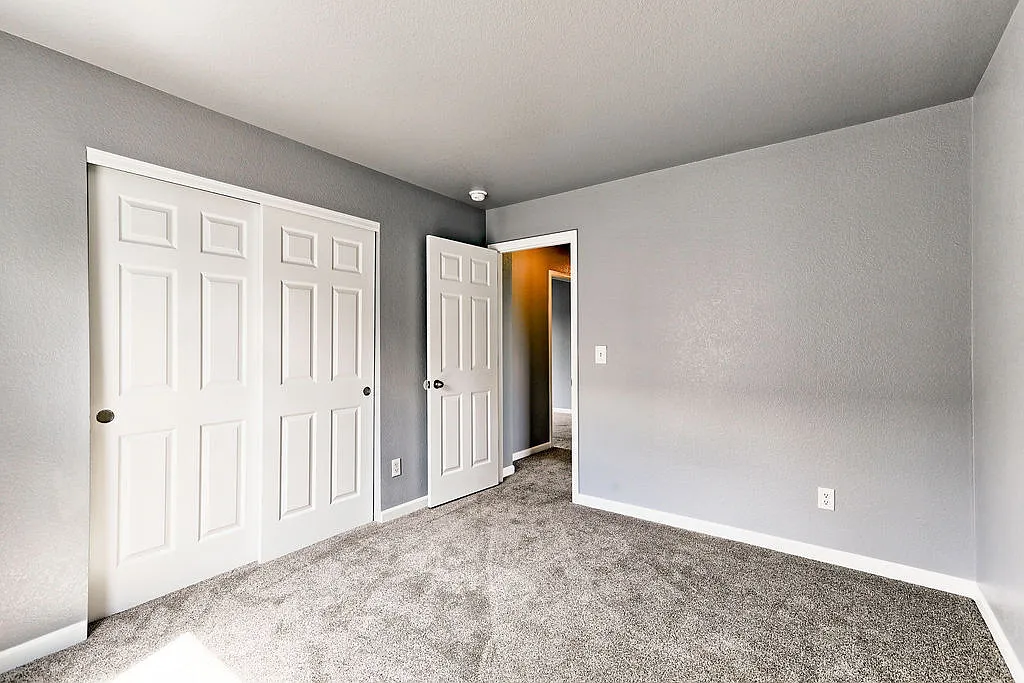 438 Heritage Lane - Room... — Photo 3