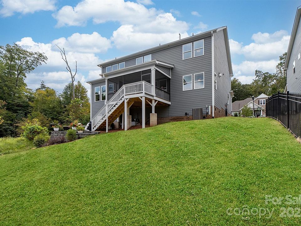 2nd image of 606 Academy St