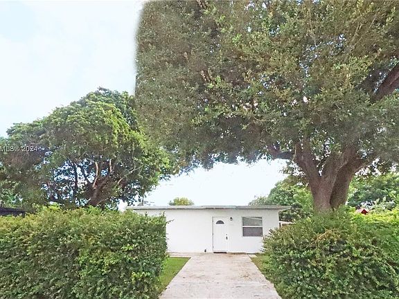 3rd image of 1040 NW 141st St