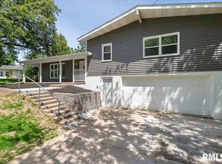 1204 14th St, Viola, IL 61486