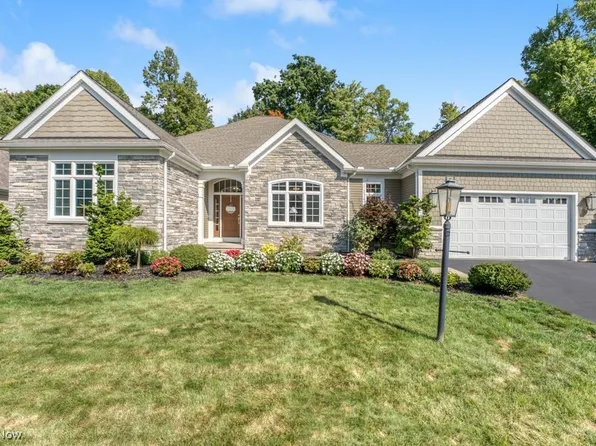 7558 Creek View Trl, Chagrin Falls, OH 44023