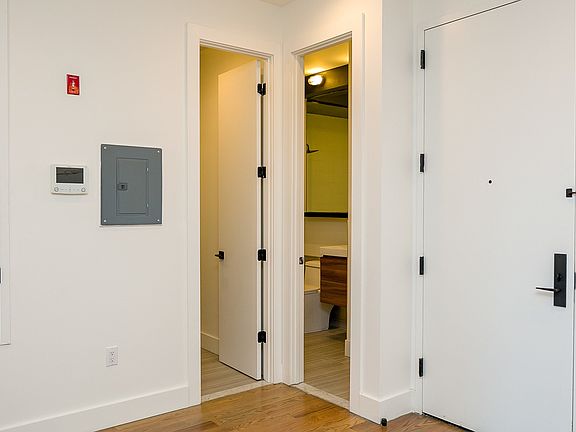 4th image of 406 Cornelia St #4AA