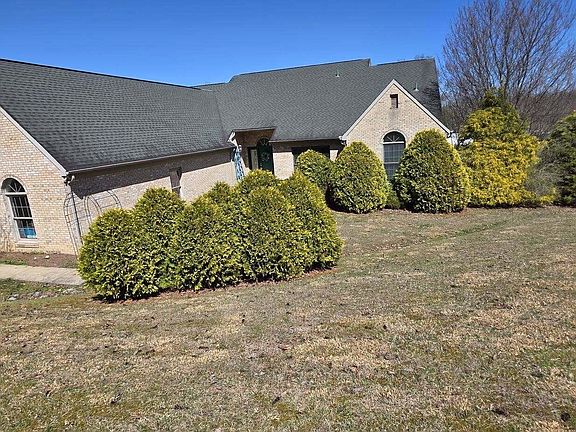 3rd image of 1850 Webster Rd