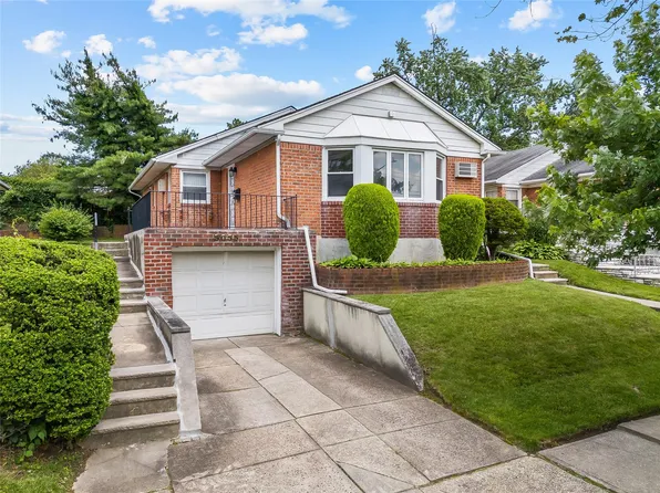 50-55 Cloverdale Boulevard, Bayside, NY 11364