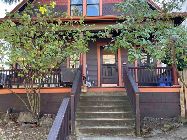 432 NE Dekum St #1