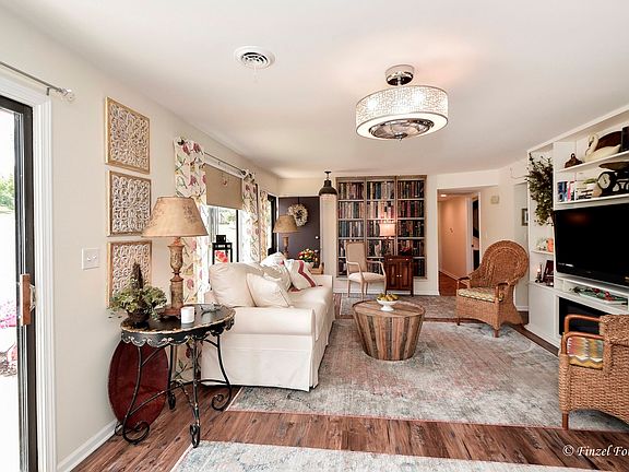 3rd image of 606 Waters Edge Dr #1B