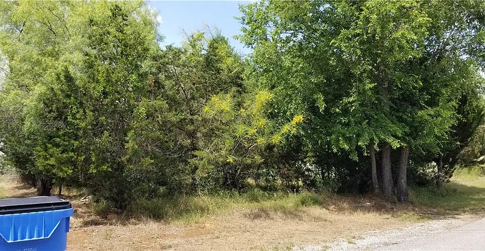 2nd image of 21501 Lakefront Dr