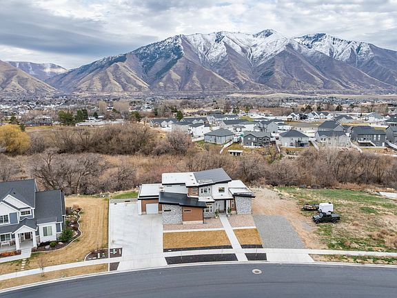 5th image of 262 N Santa Fe Dr