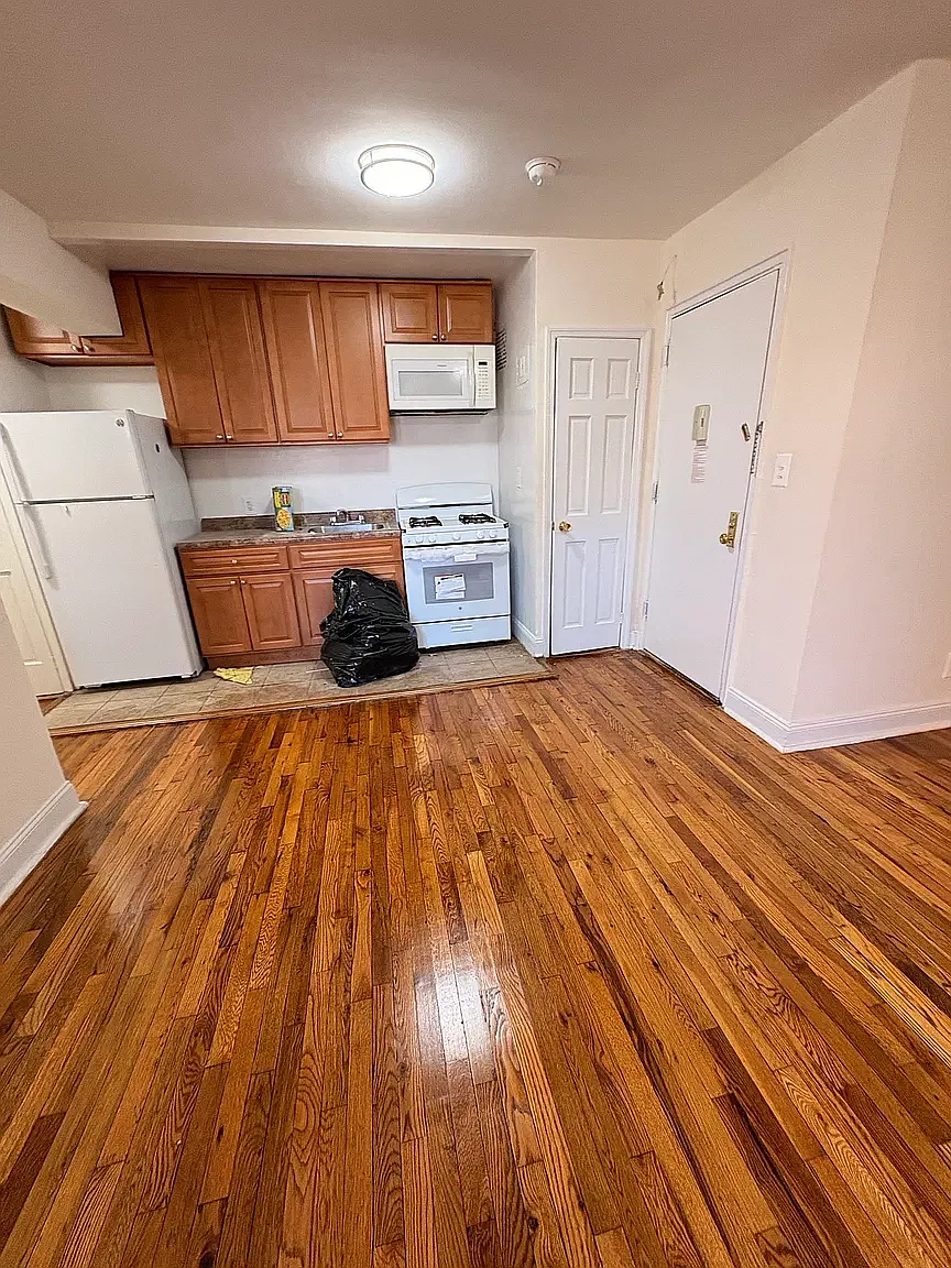18-22 21st Avenue — Photo 3